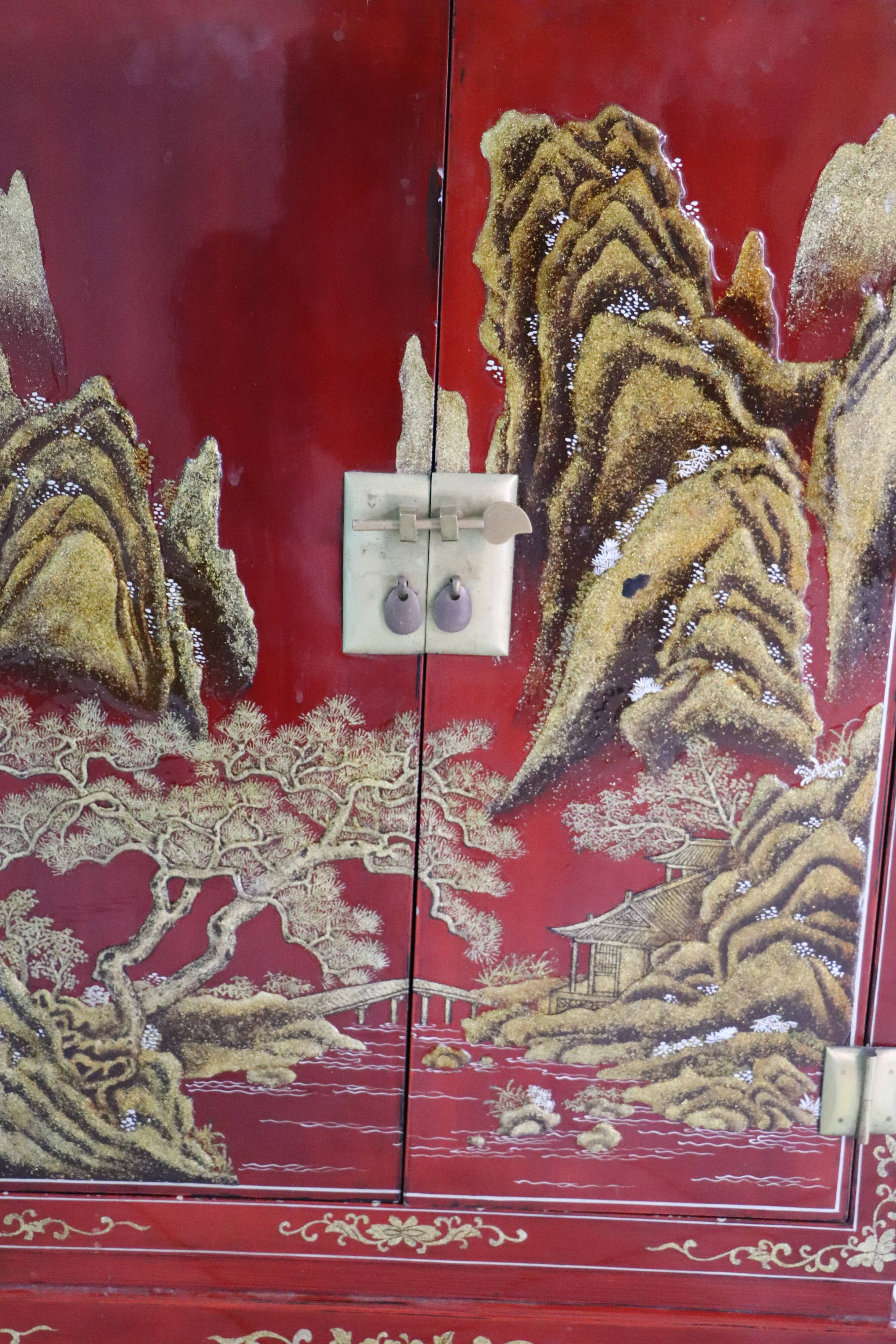 Chinese furniture 2 doors lacquered red and gold leaf decorations