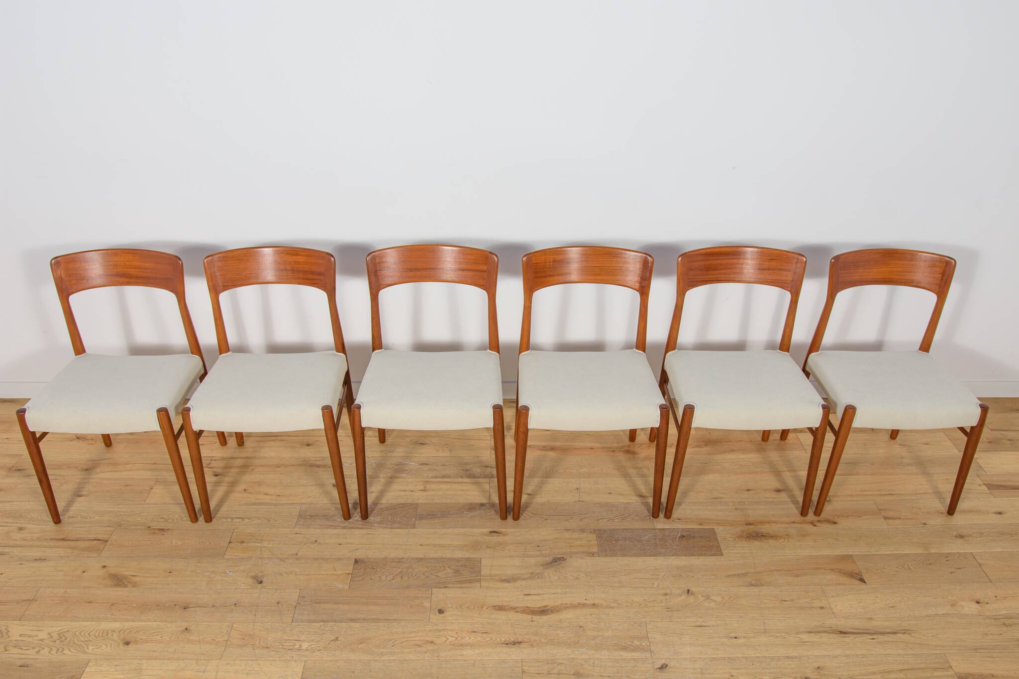 Mid-Century Modern Teak Dining Chairs model 26 by Henry Kjærnulf  for Korup