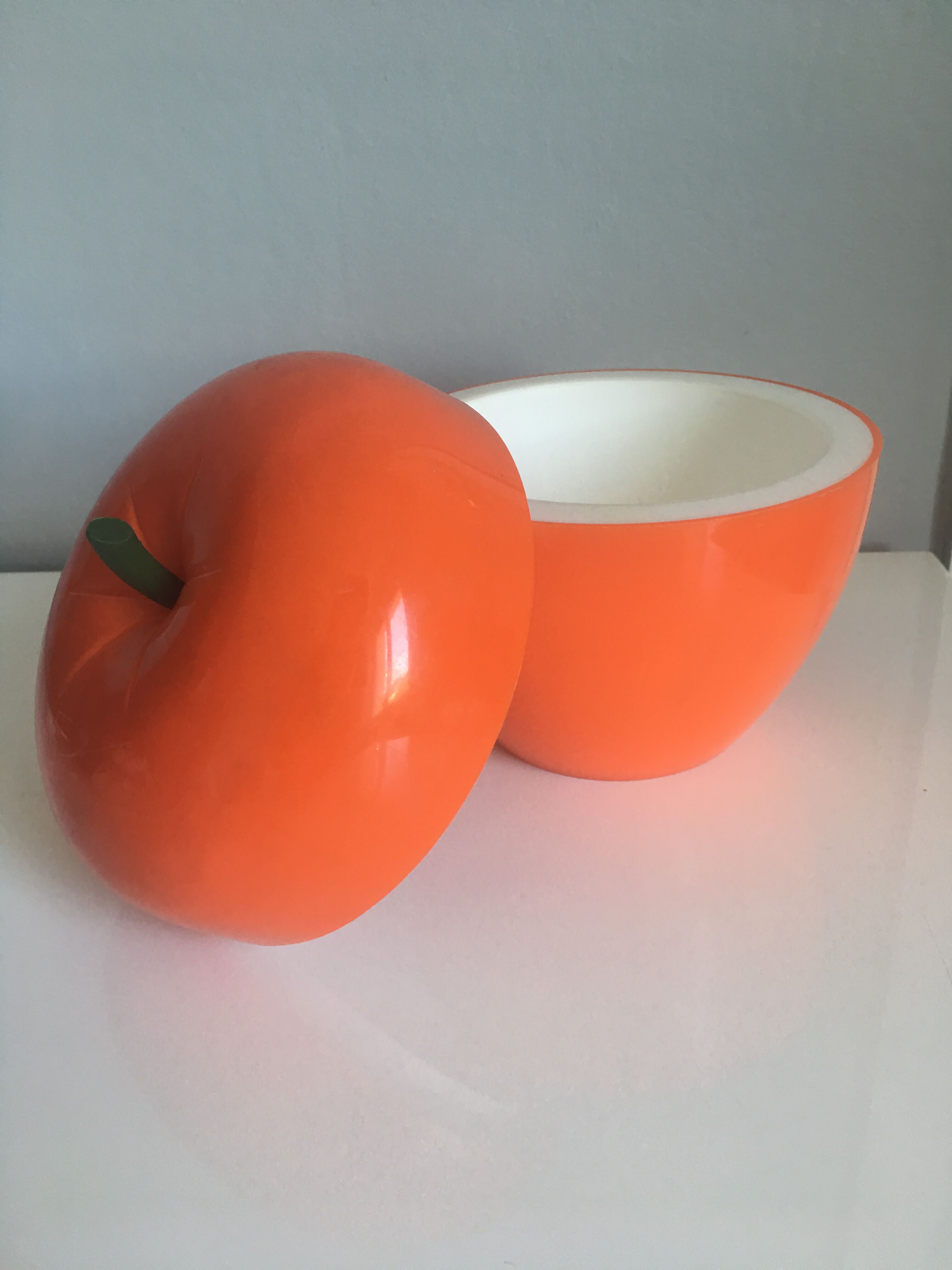 Ice cube seal, vintage Orange Apple ice cube tray