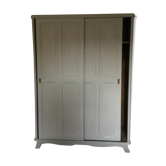 Parisian wardrobe with sliding doors