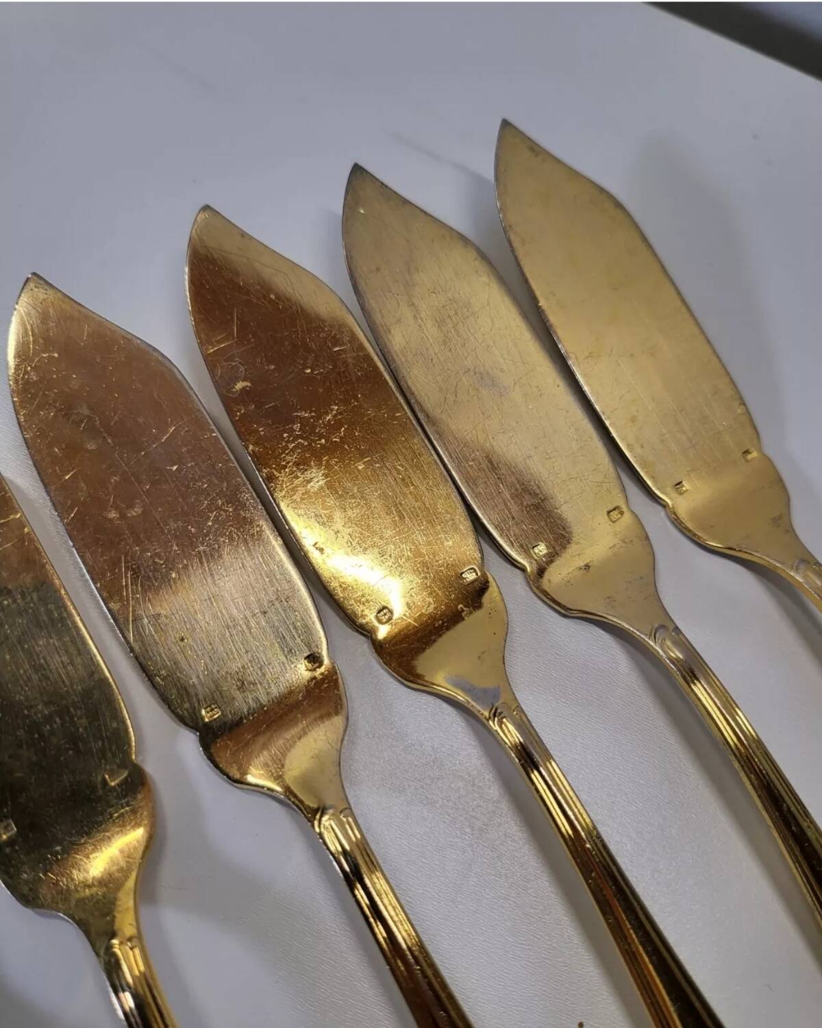 Gold metal fish cutlery, knives and forks 24 pieces