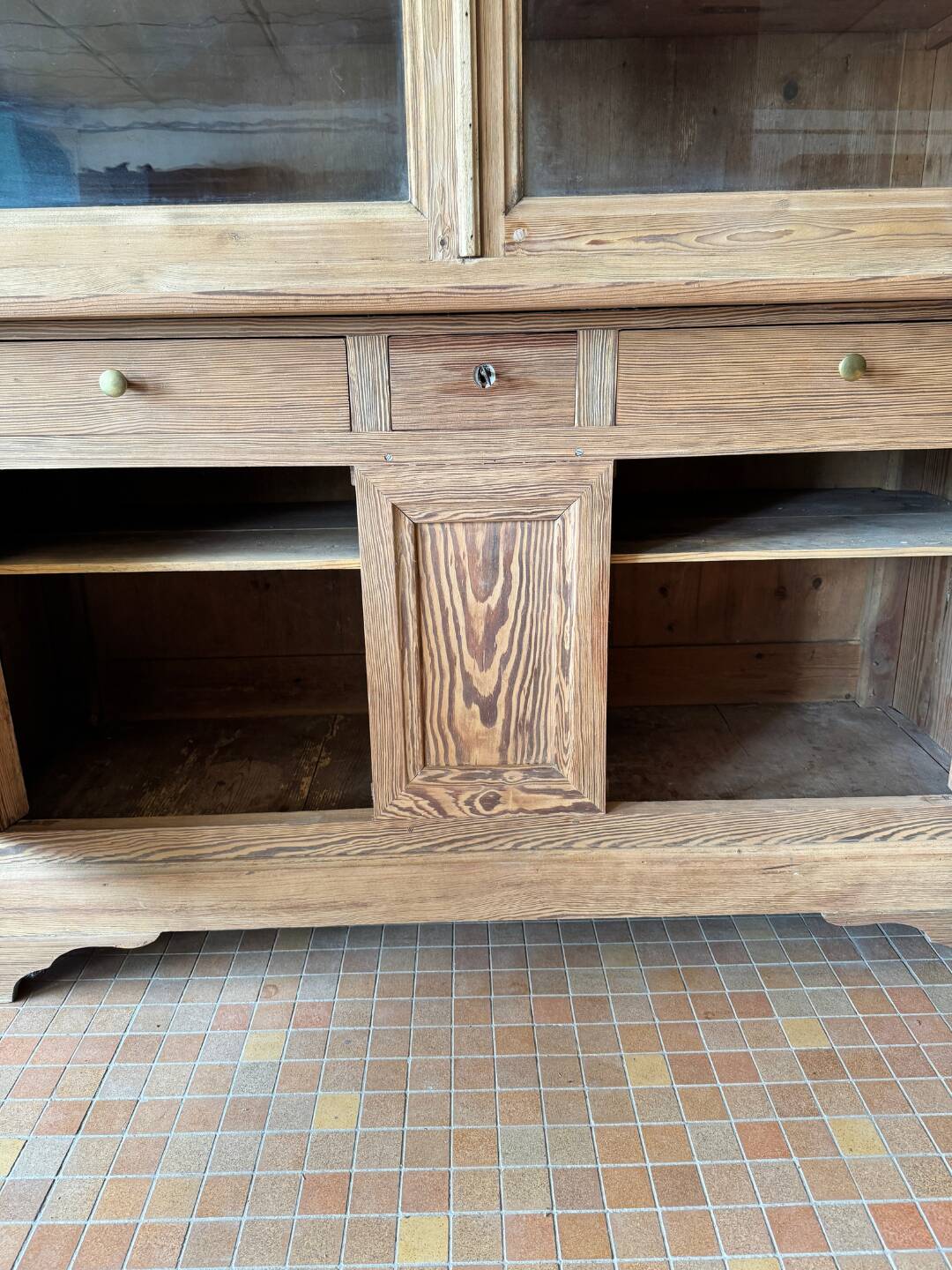 Glass-fronted dresser in pitch pine - Late 19th century