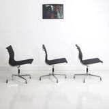 Set of 4 Eames Aluminum Group chairs model EA104-105