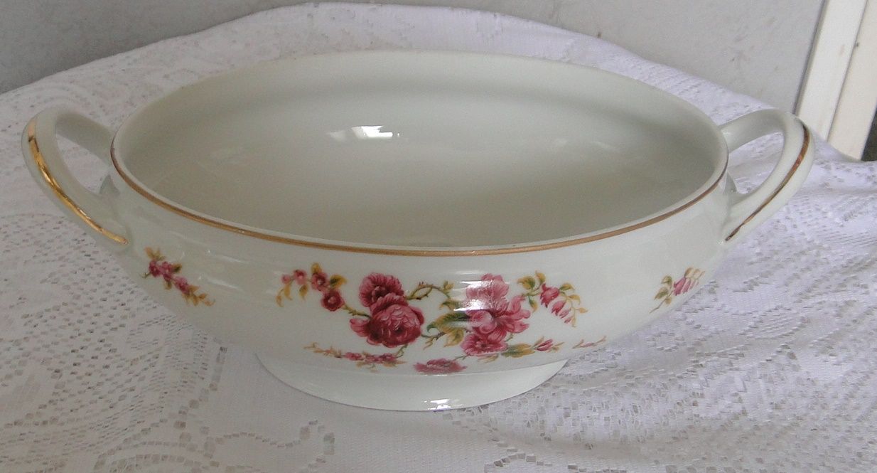 Legumier pörcelaine de limoges f legrand & cie floral décor white background