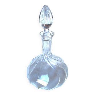 Twisted pattern crystal carafe