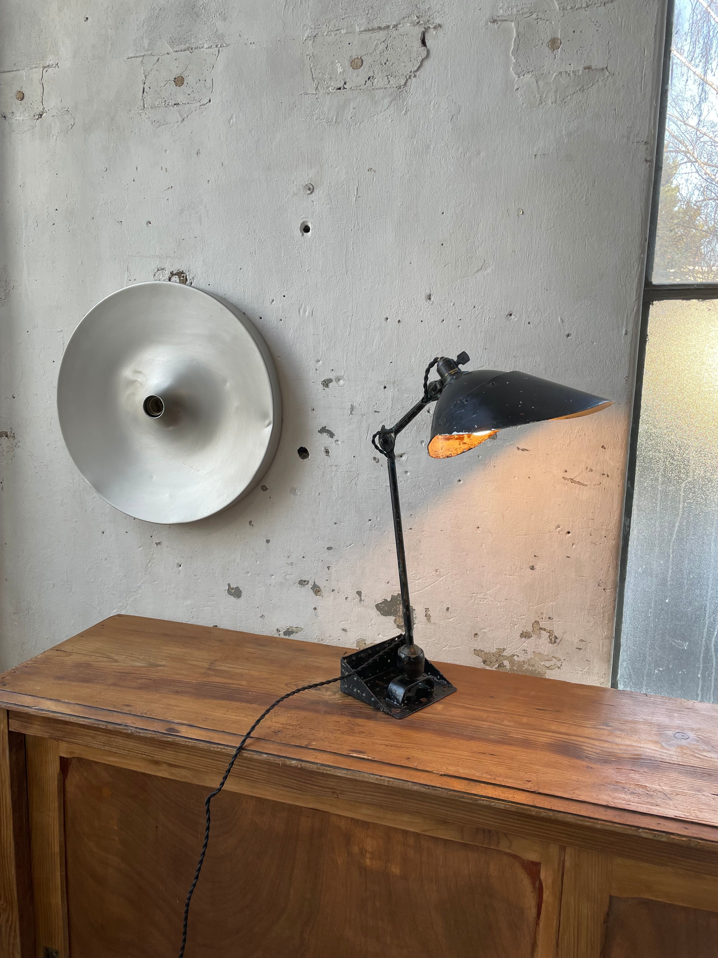 Articulated workshop lamp ravel ball joints