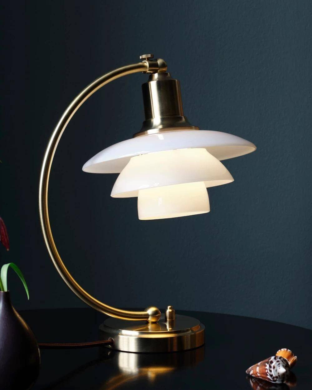 Table lamp LE by Poul Henningsen Model PH 2/2 'Luna' by Louis Poulsen