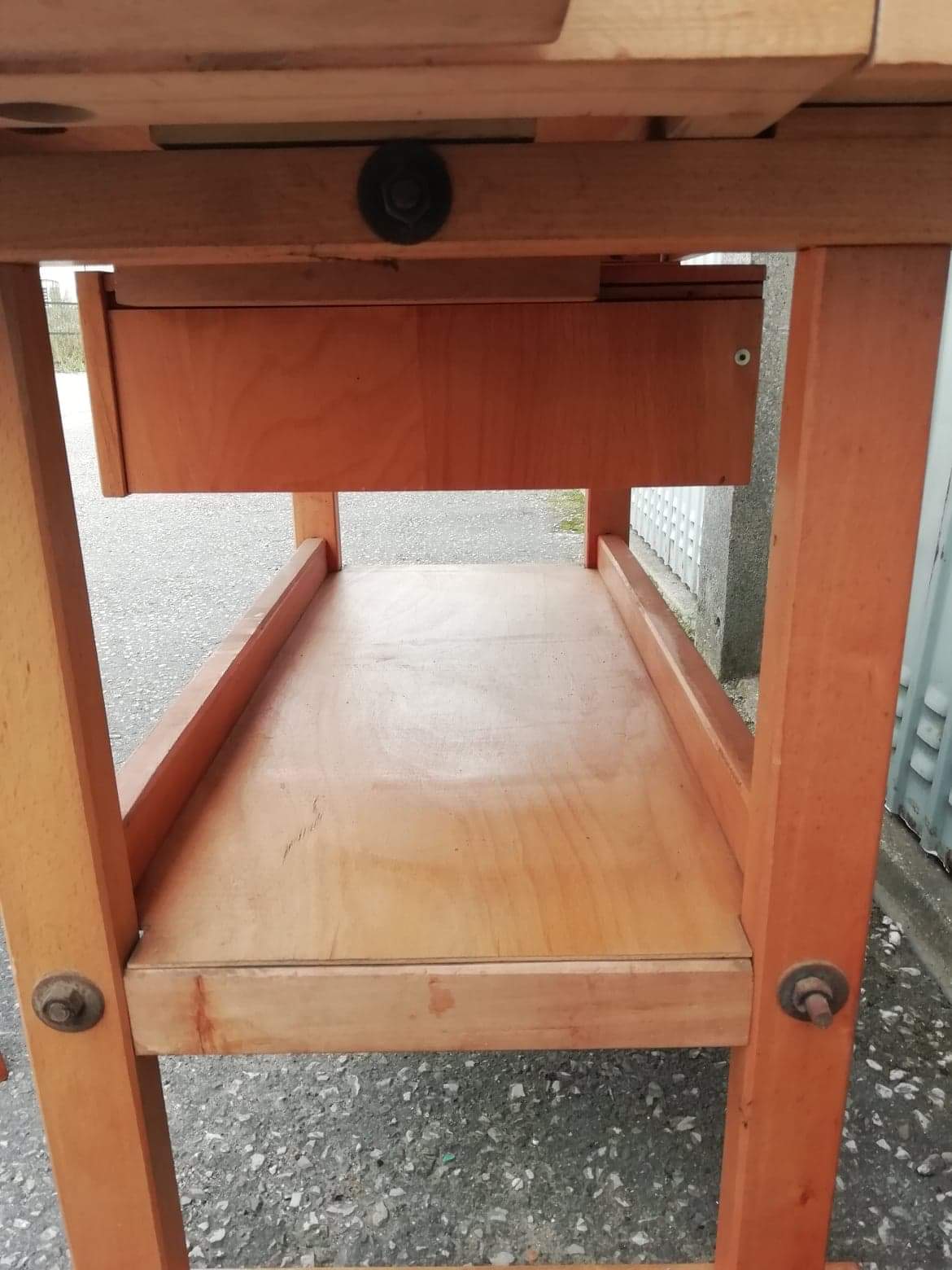 Etabli meuble industriel atelier de artiste Claude Lagouche  avec tabouret