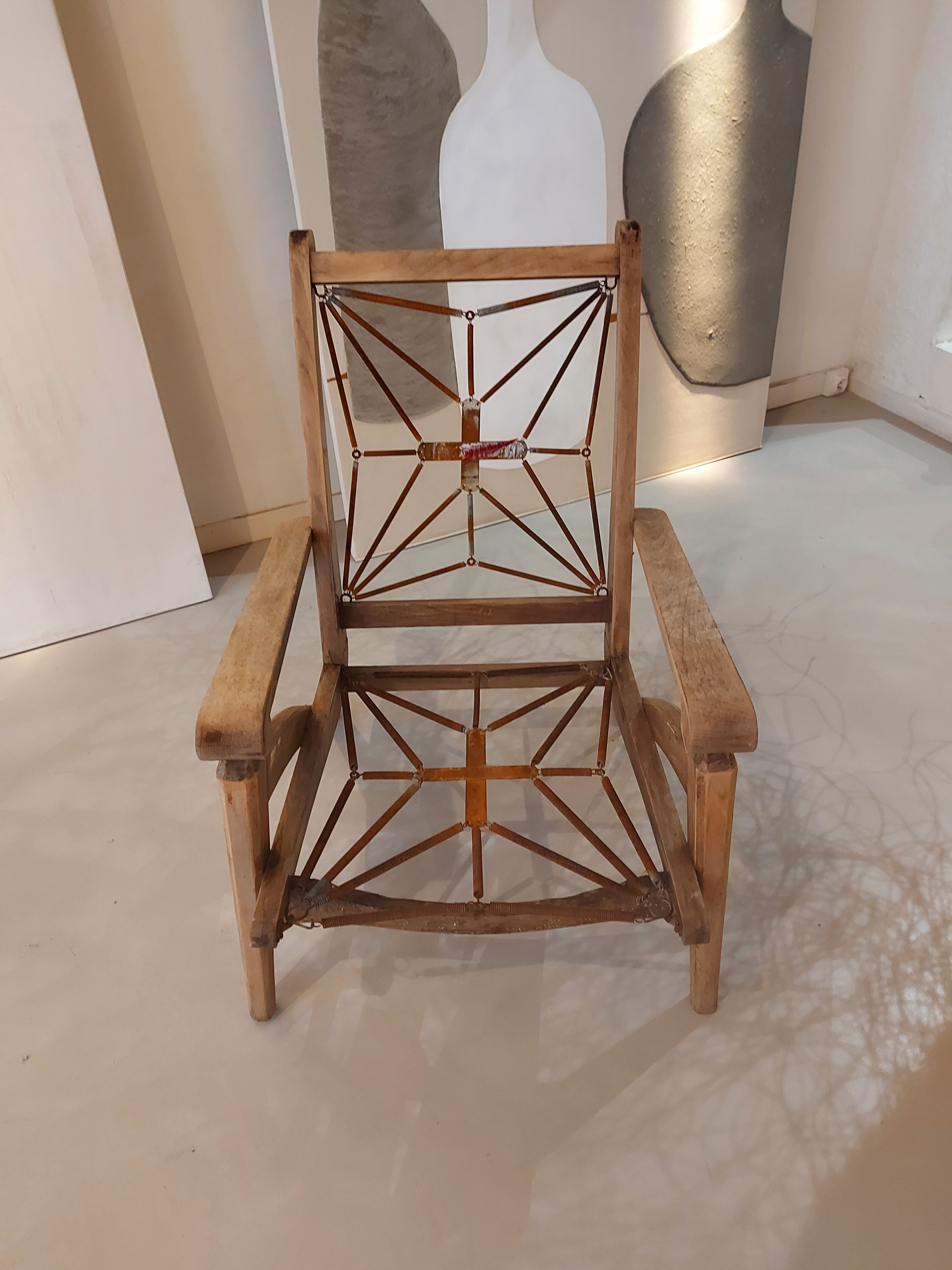 Free span vintage armchair