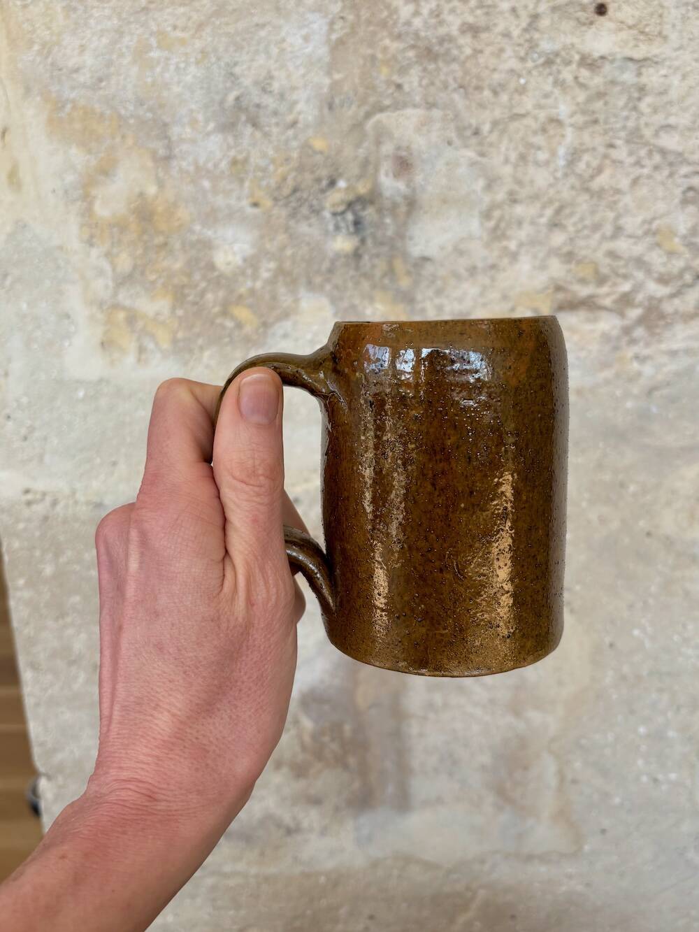 Set of 5 brown stoneware mugs