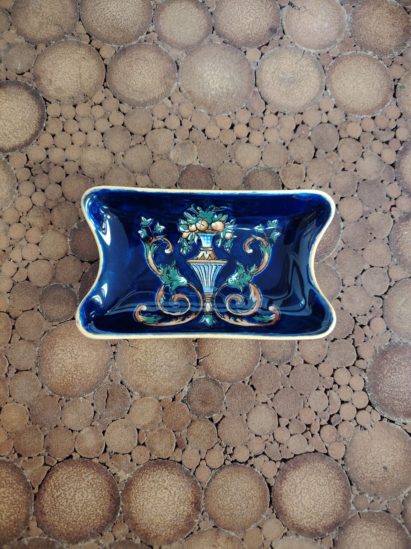 Petit vide-poche rectangulaire faïence de Gien Renaissance fond bleu