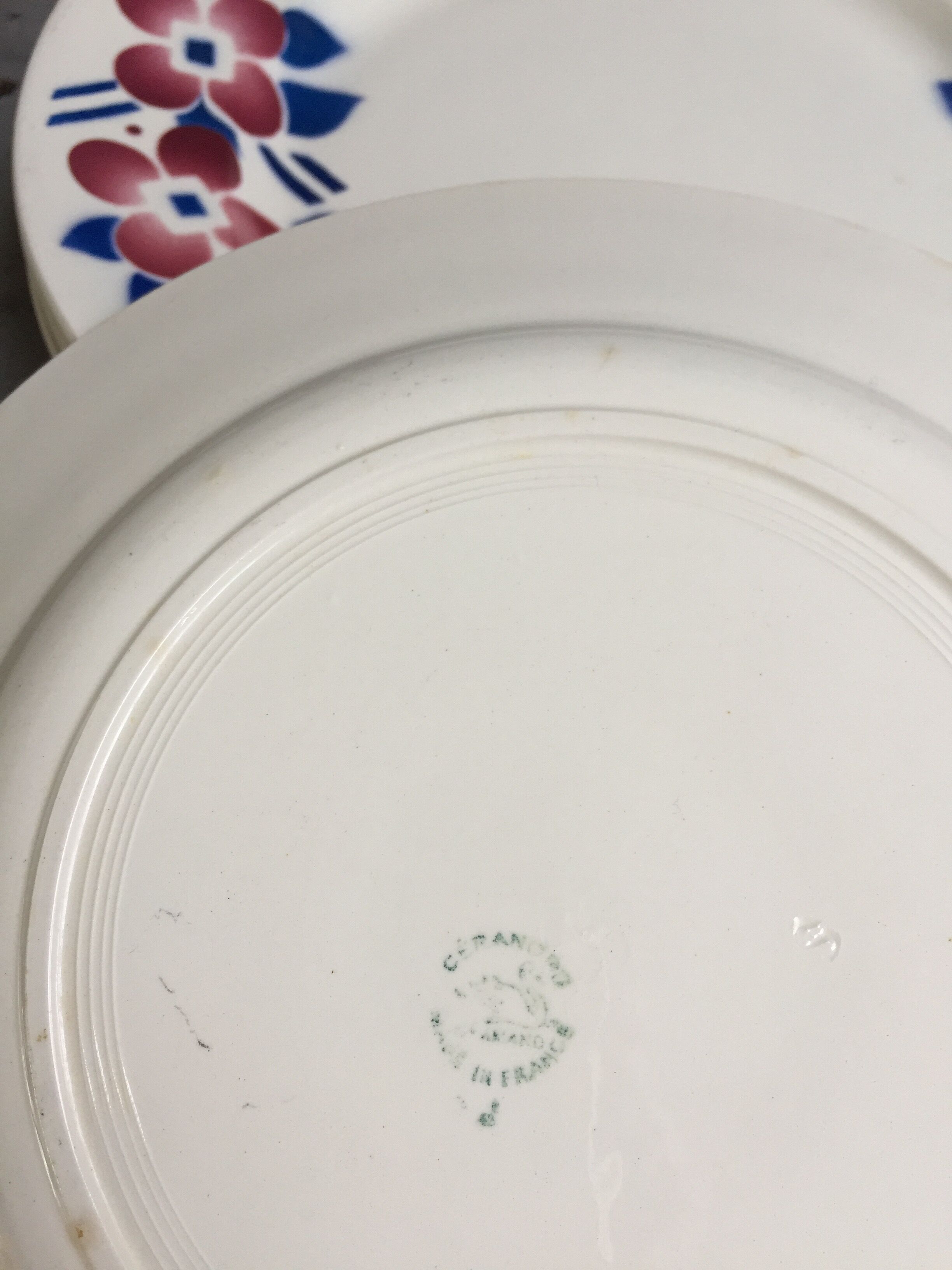 6 flat plates of St Amand