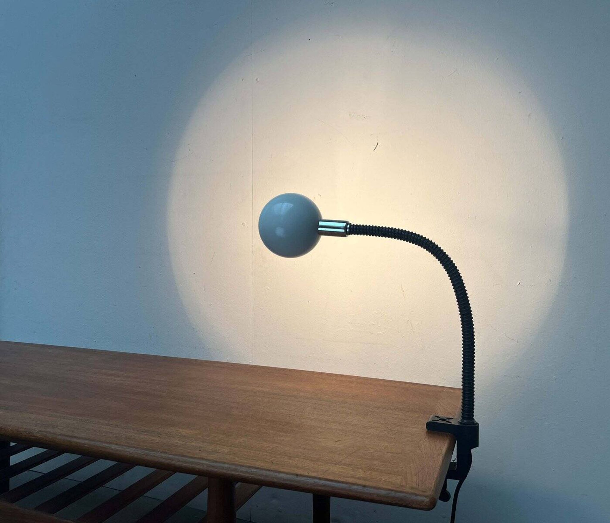 Lampe de table à pince Cobra Snake de l’ère spatiale, années 1970