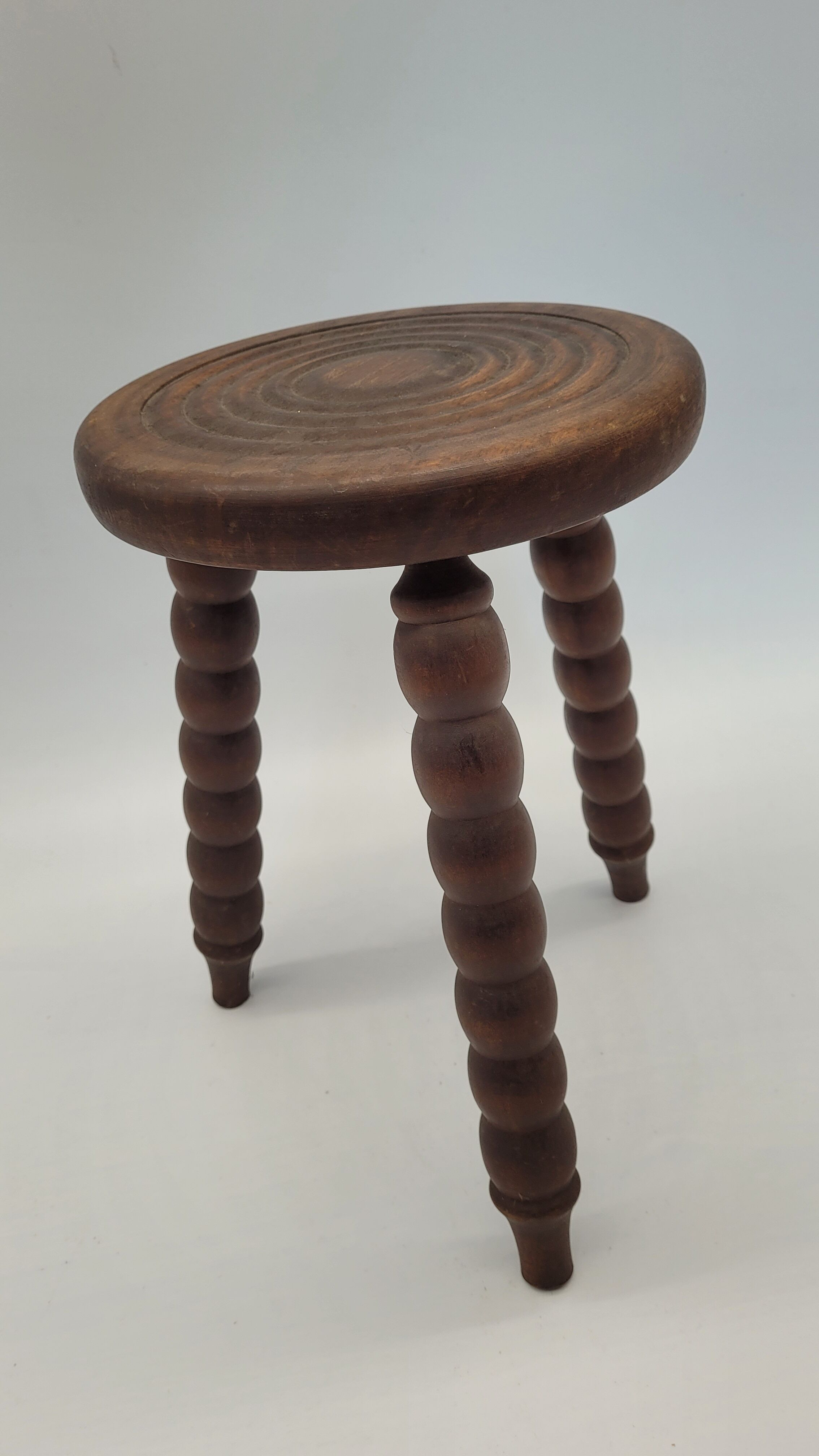 Tripod stool ball lined