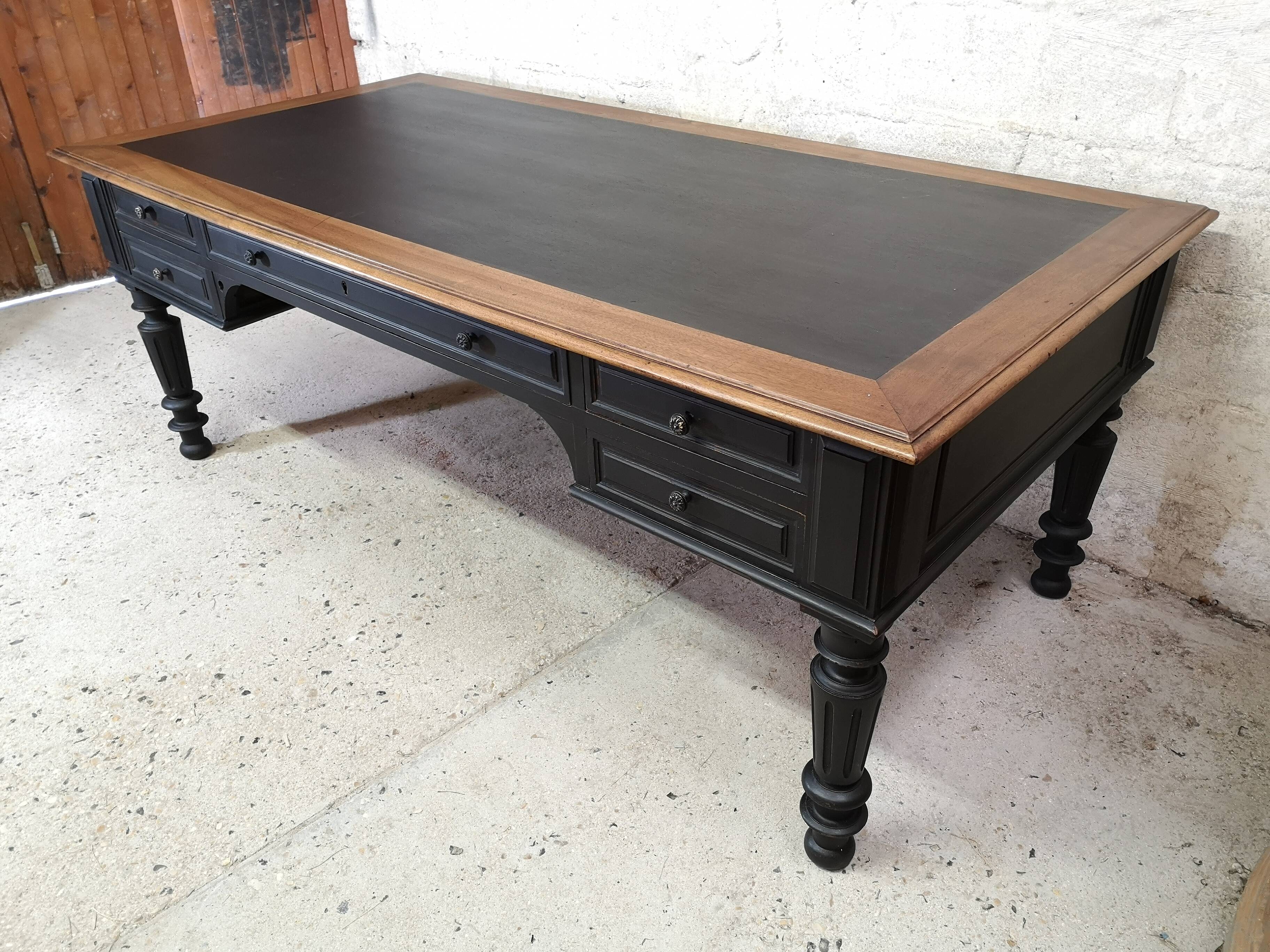 Flat desk Louis Philippe patina walnut nineteenth