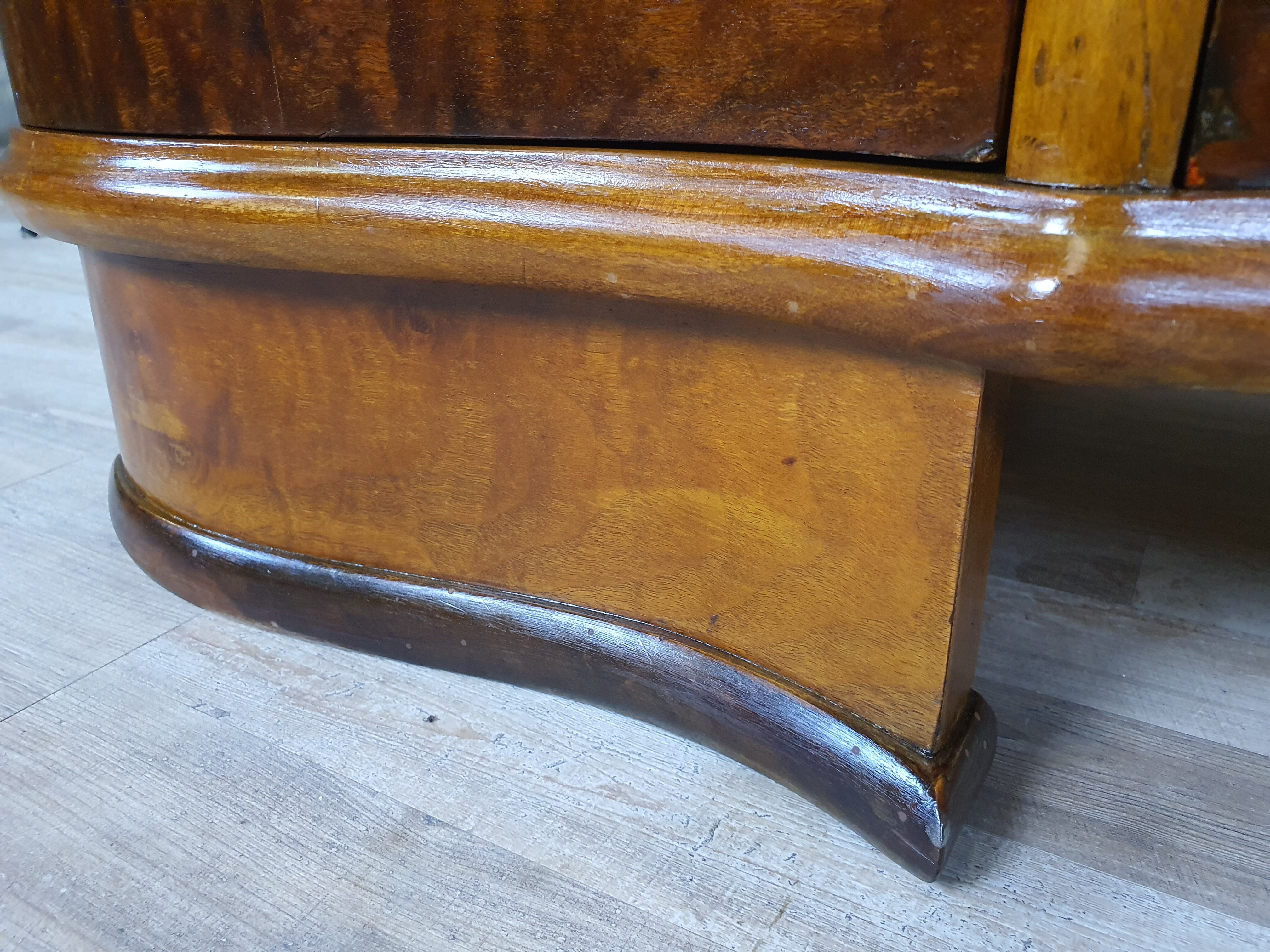 Art Decò Sideboard in Walnut
