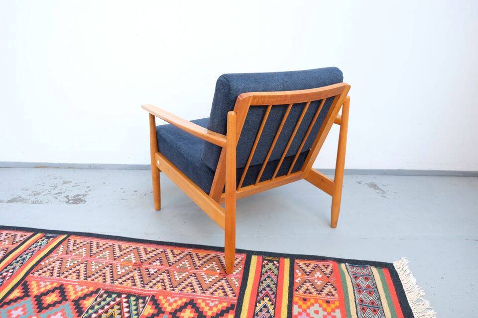 Vintage retro armchair from the 60s-70s in teak, Mid-Century style.