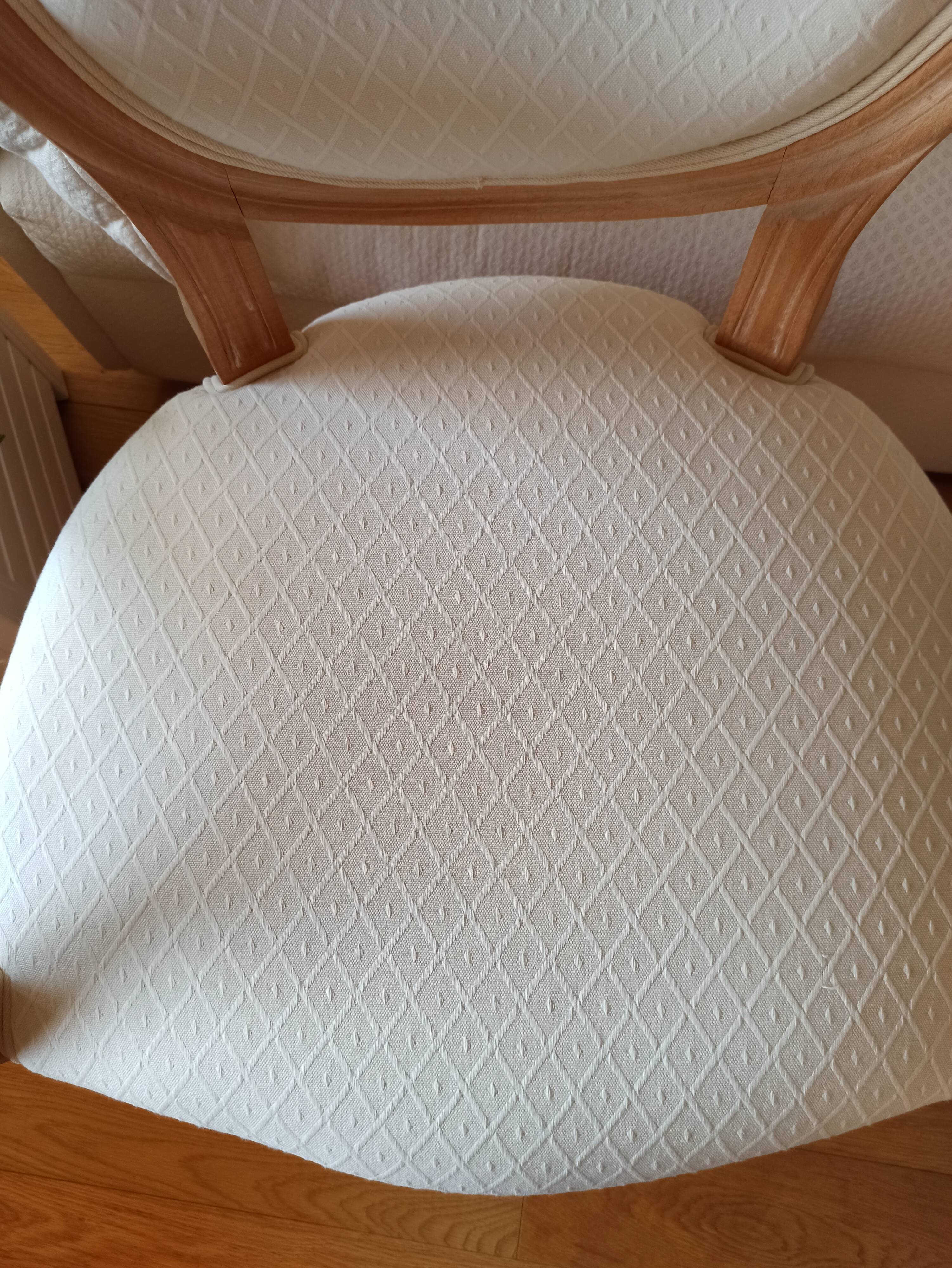 Fauteuil médaillon beige style Louis XVI très bon état