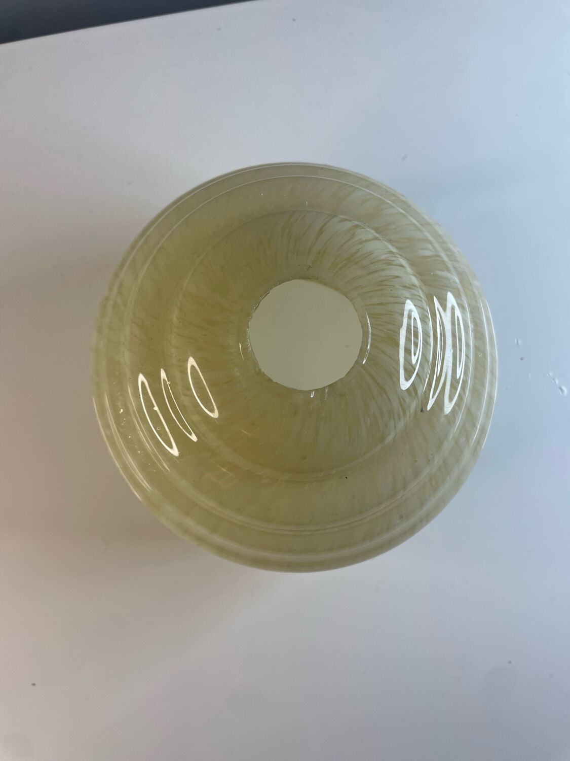 Suspension with antique globe