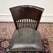 Ensemble de bureau anglais classique avec chaises de bureau