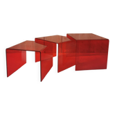 Tables gigognes en plexiglas rouge