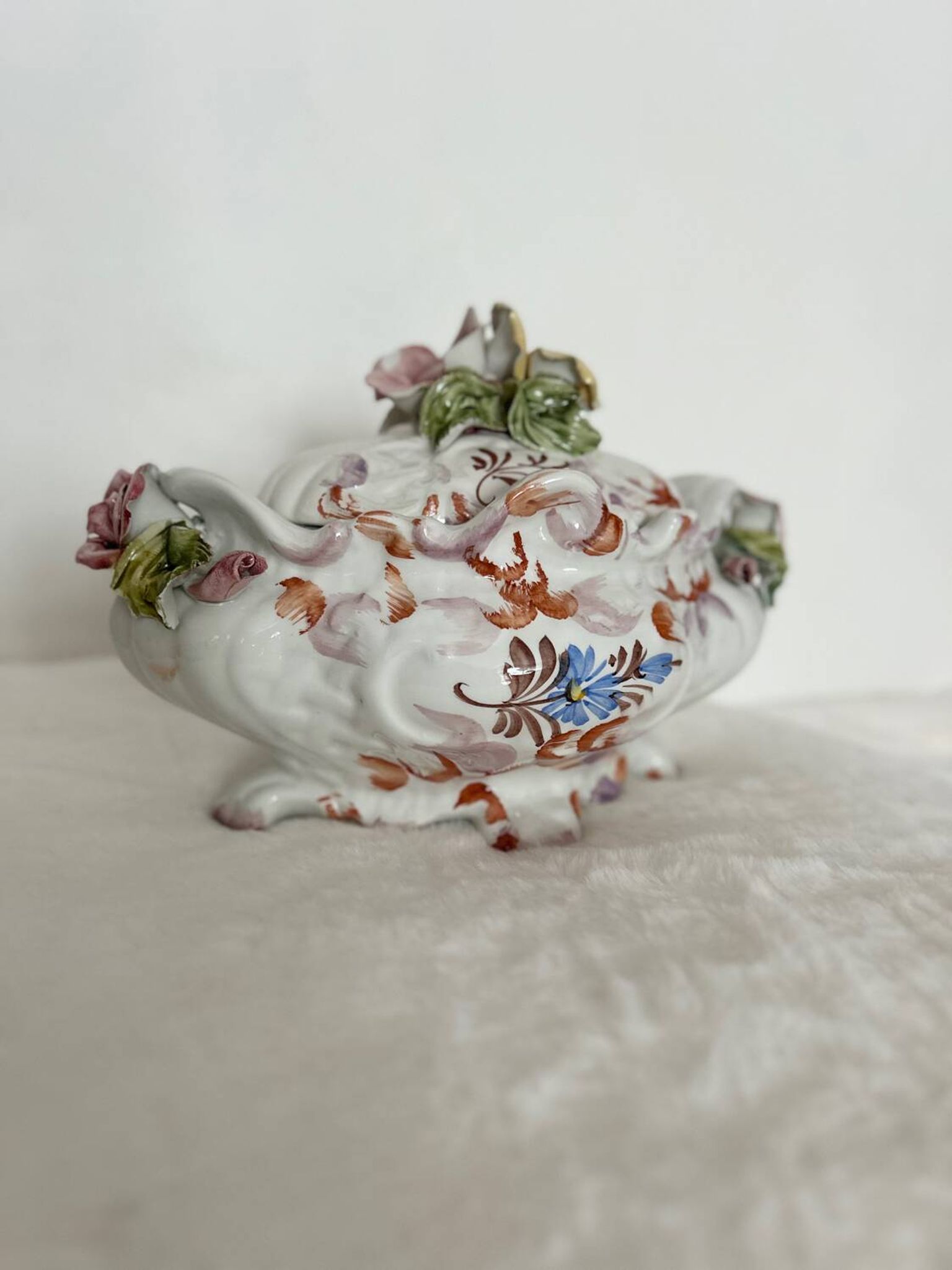 Soup tureen