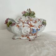 Soup tureen