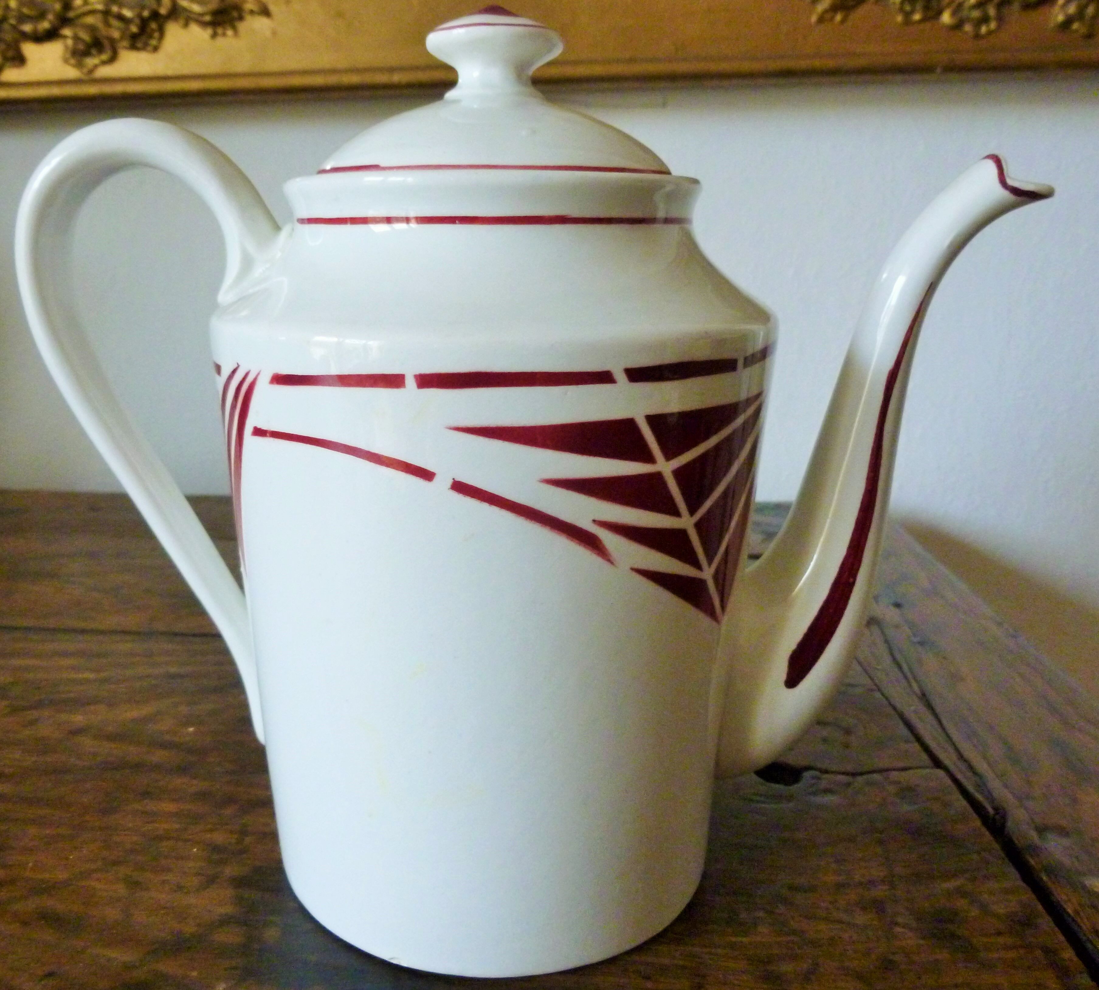 Teapot art deco pattern