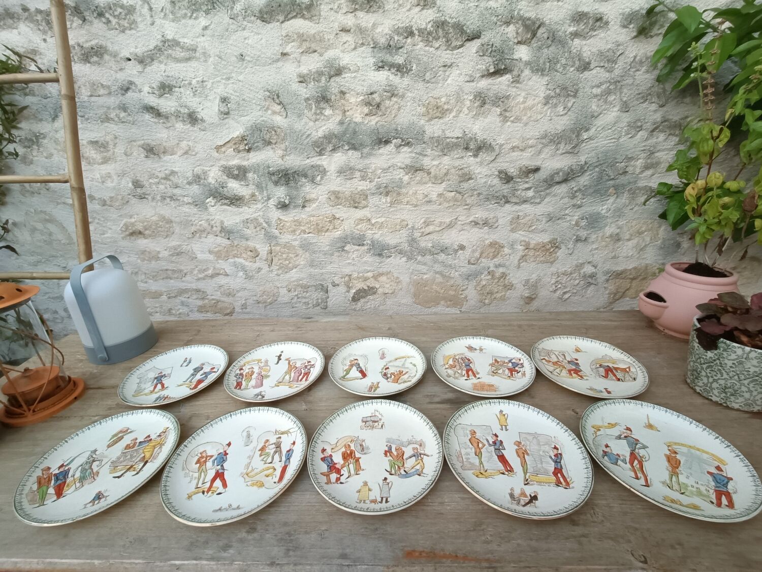 Talking dessert plates, Choisy-le-Roi