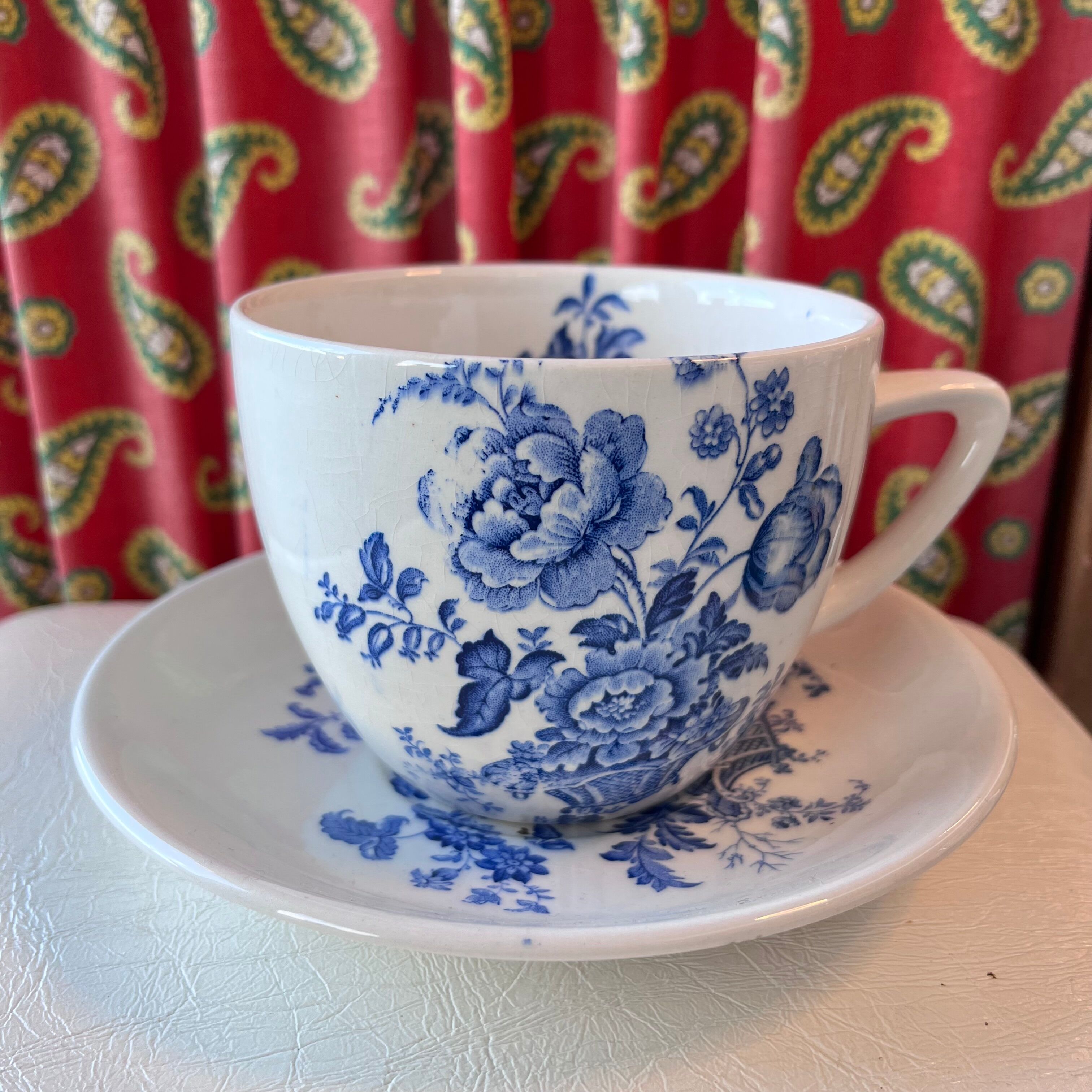 Tea cup and sub-cup English dishes blue flowers