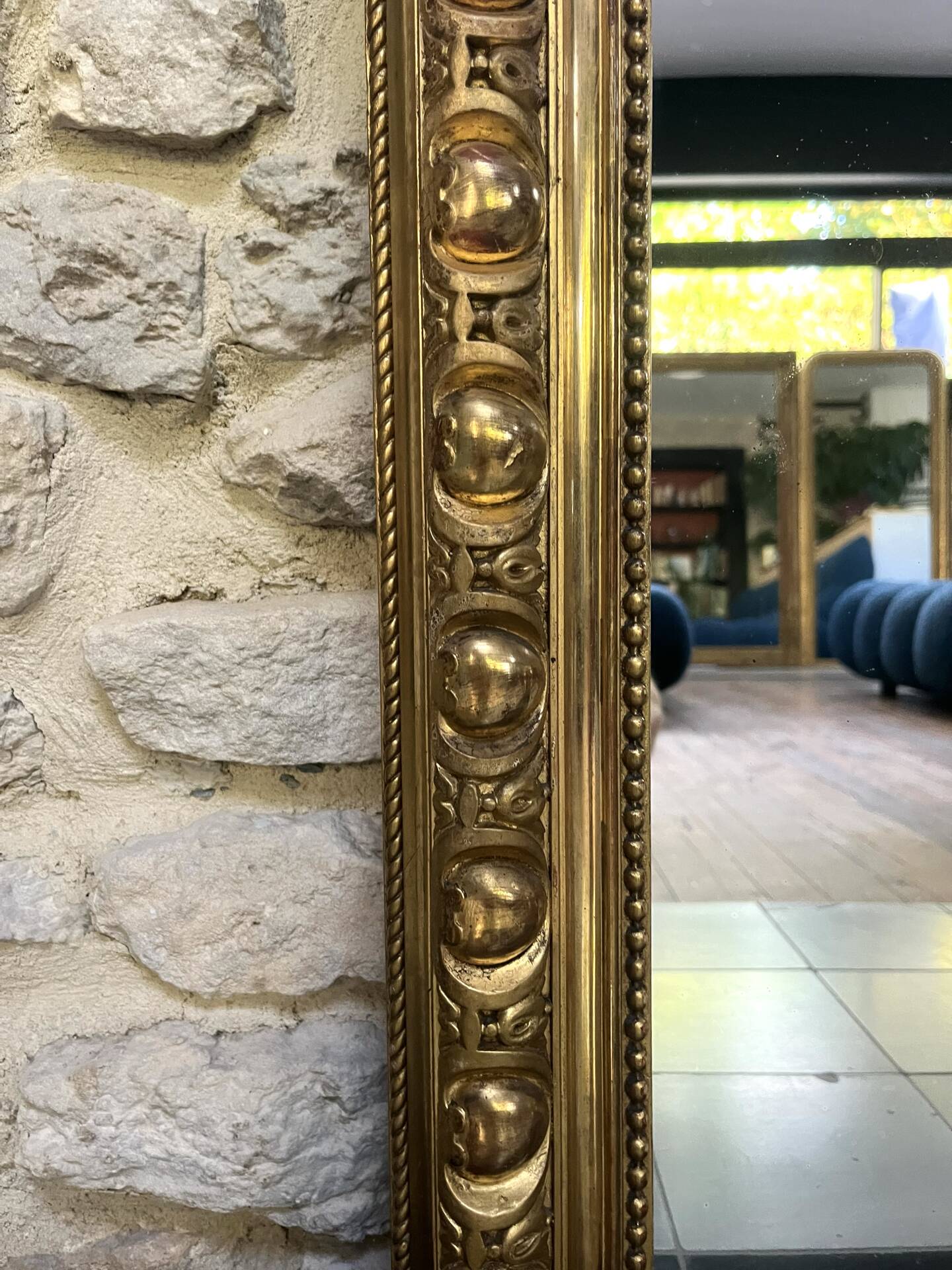 Miroir de cheminée Napoléon III 150,5/120cm, doré à la feuille d’or