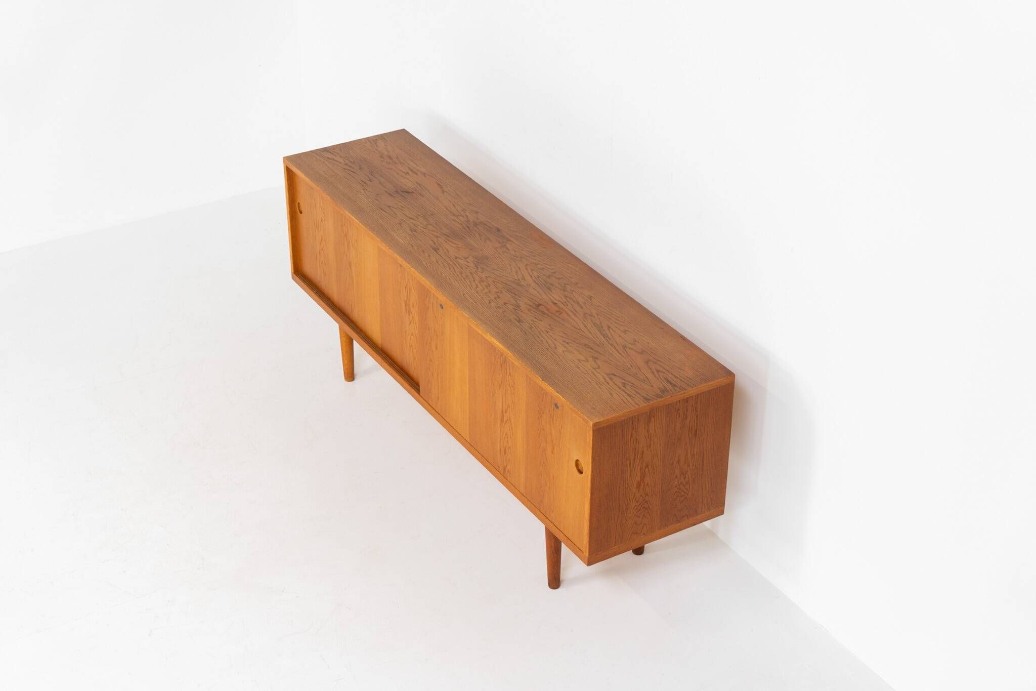 Buffet RY26 par Hans J. Wegner pour Ry Møbler