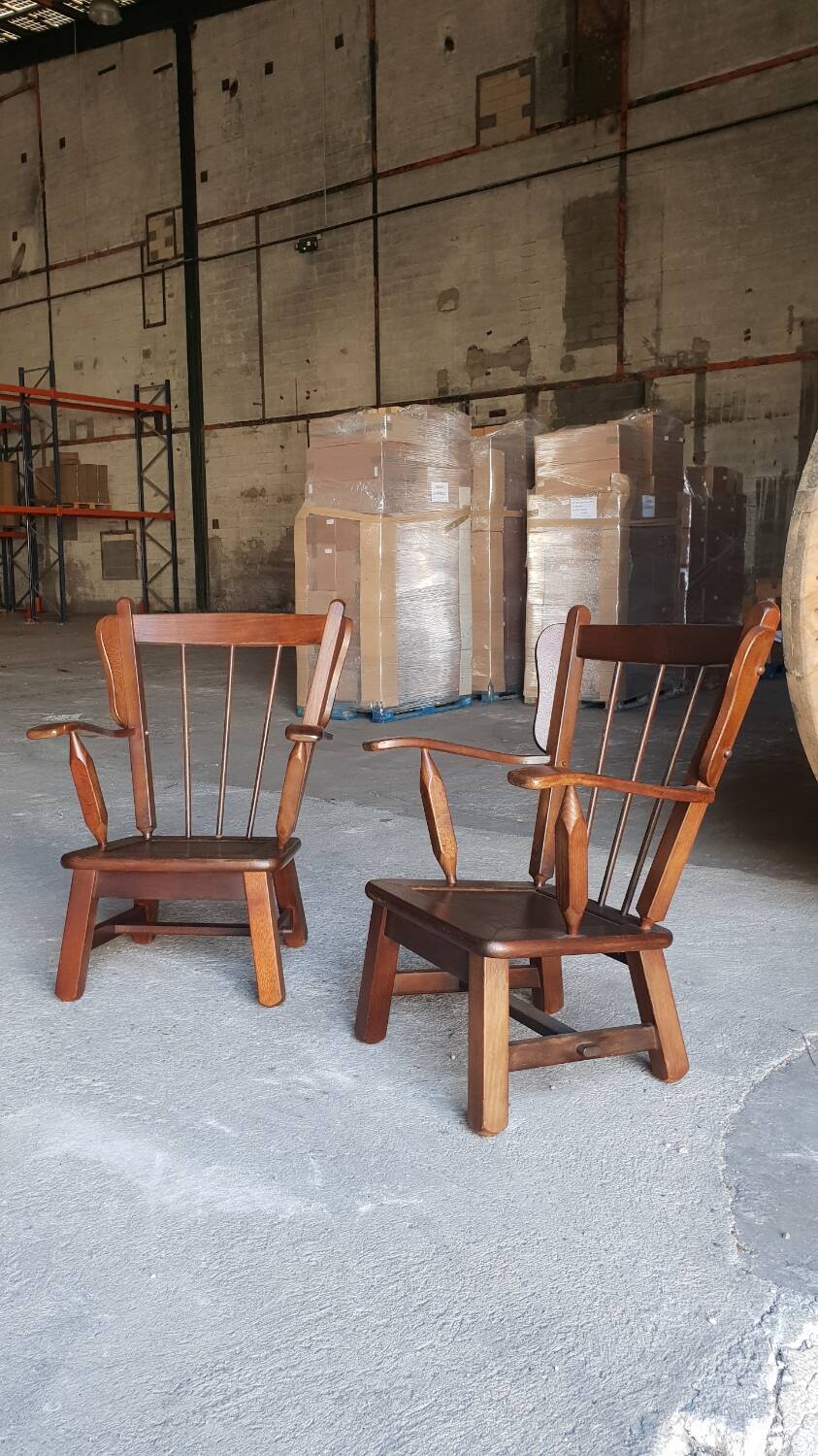 Paire de fauteuils en chêne brutaliste 1970