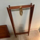 Standing tray