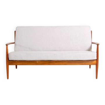 Canapé "118" par Grete Jalk pour France & Daverkosen, années 1950.