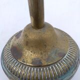 Cendrier sur pied . Bronze et laiton , à décor de fleur de lys .
