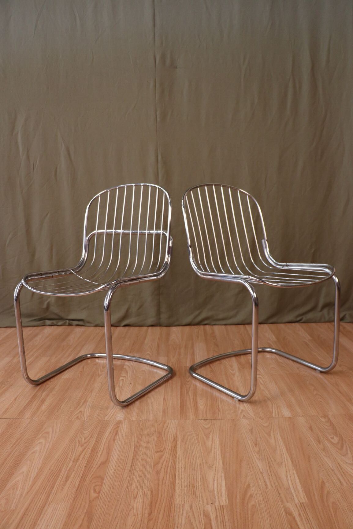 Series of 4 tubular steel chairs