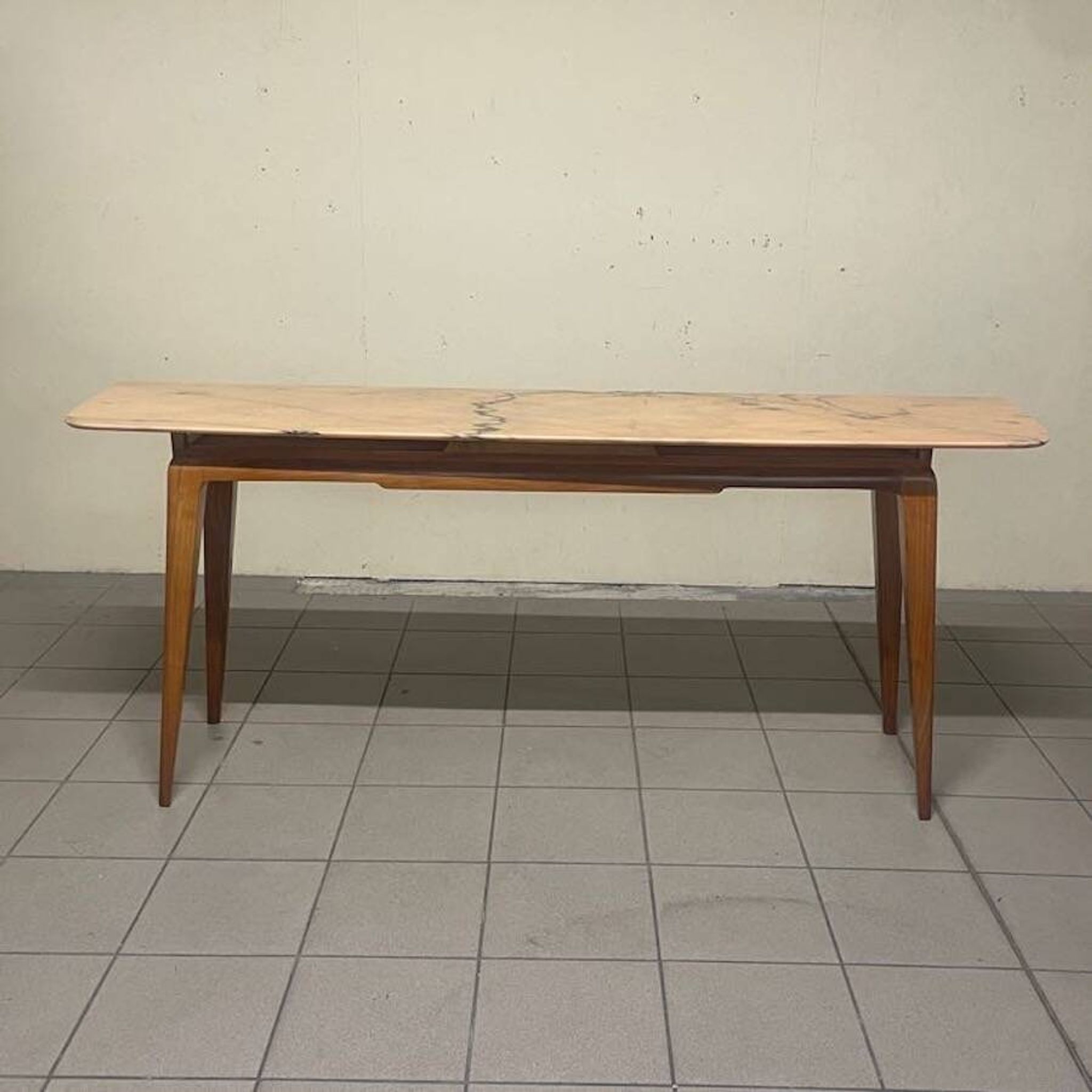Console from the 1950s with a pink marble top and a cherry wood frame.