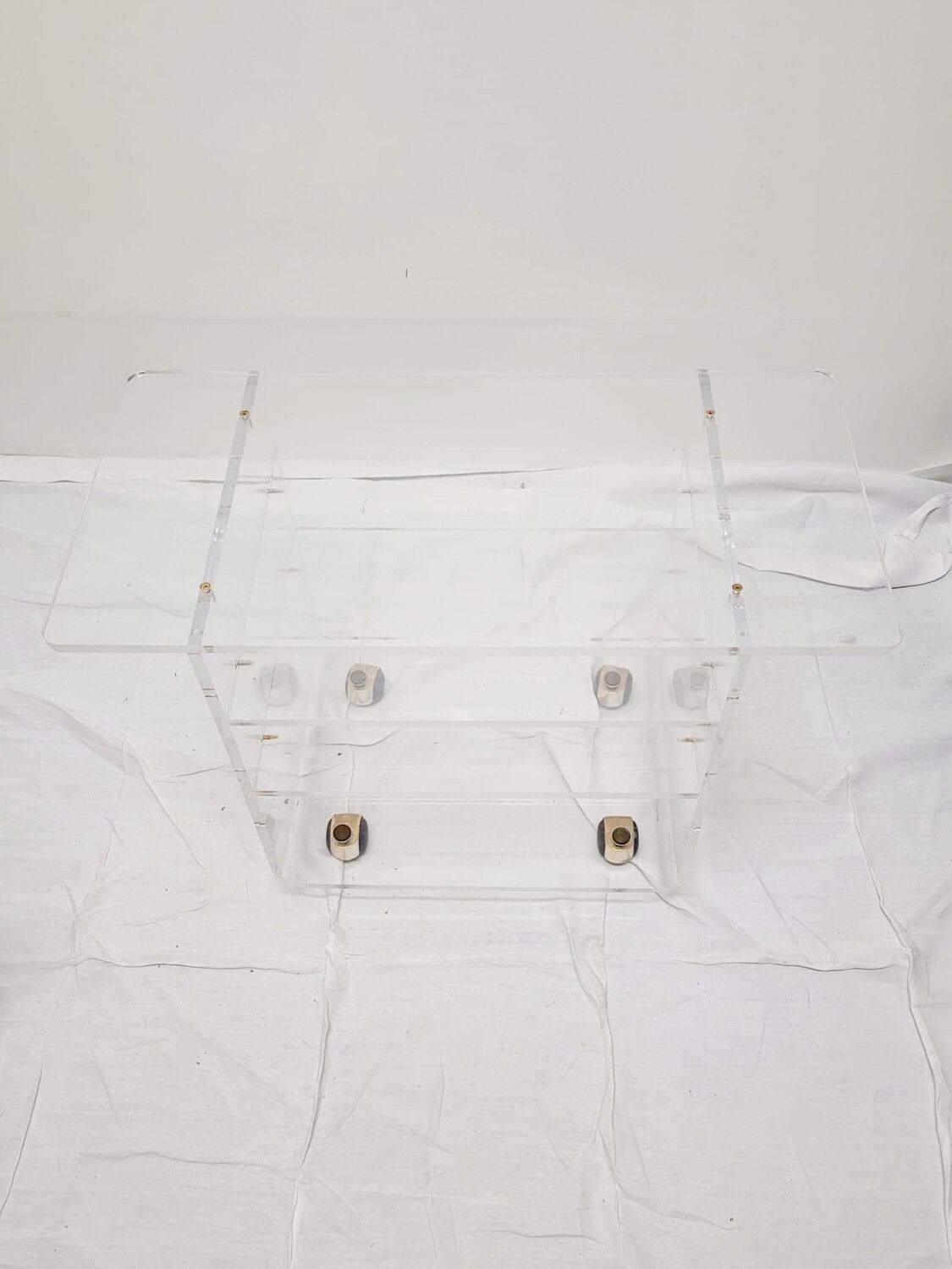 Very nice pair of rolling tables "les invisibles du marais"