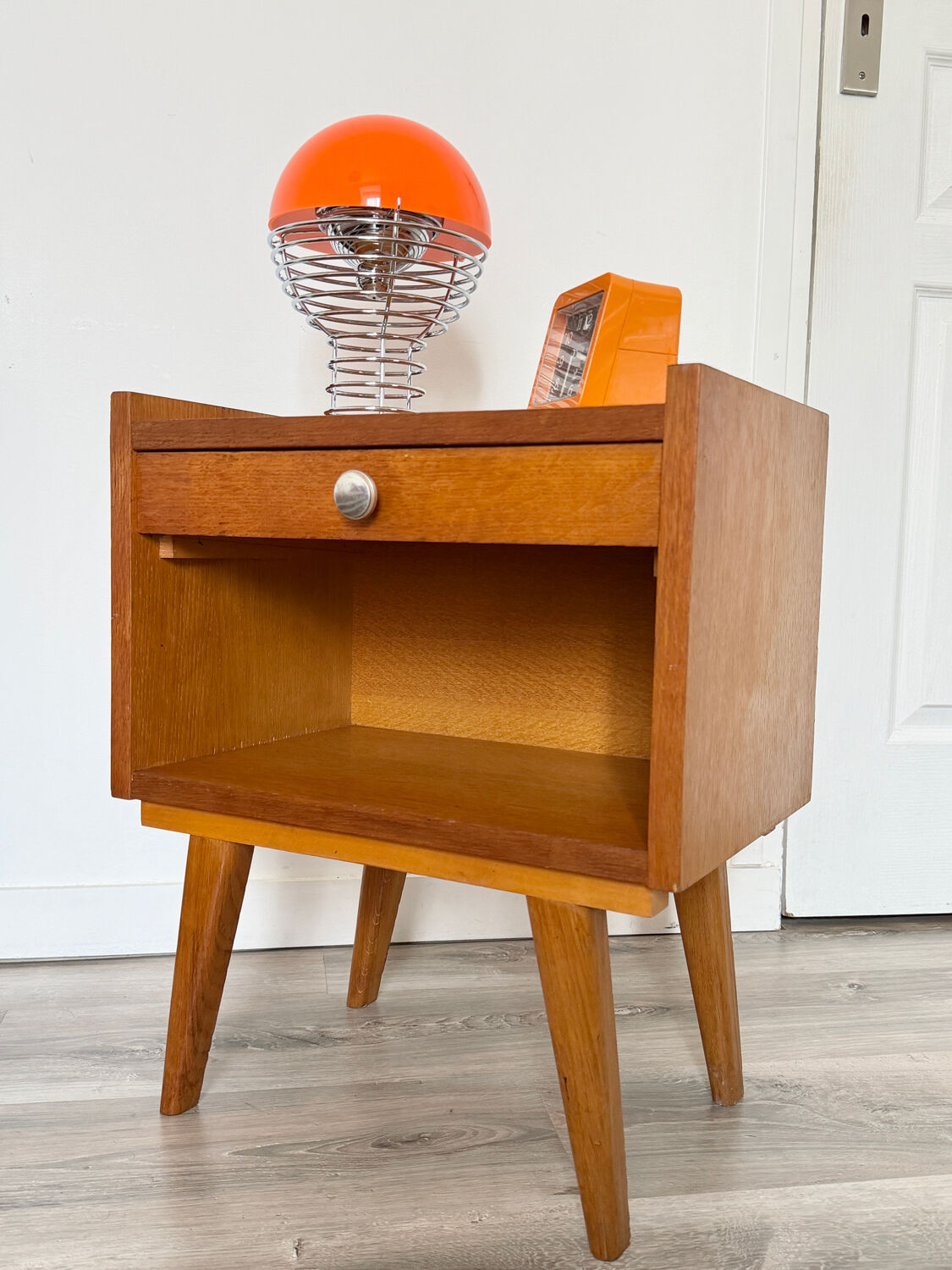 Table de chevet vintage pieds compas