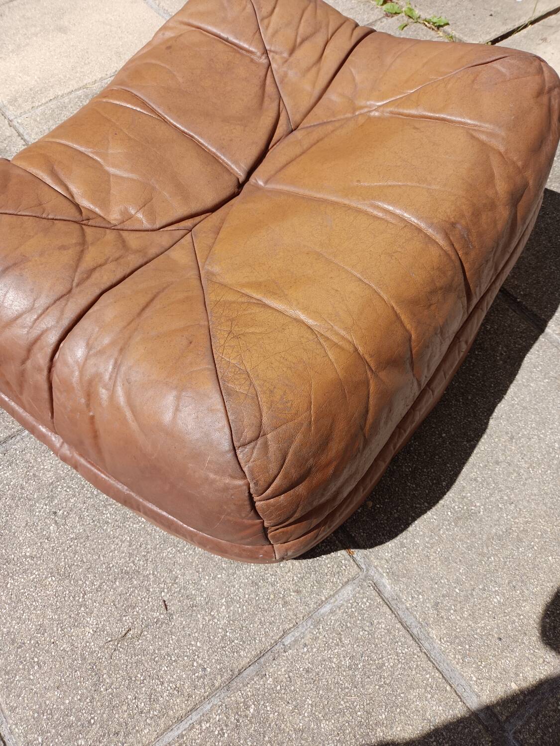 Vintage leather pouf