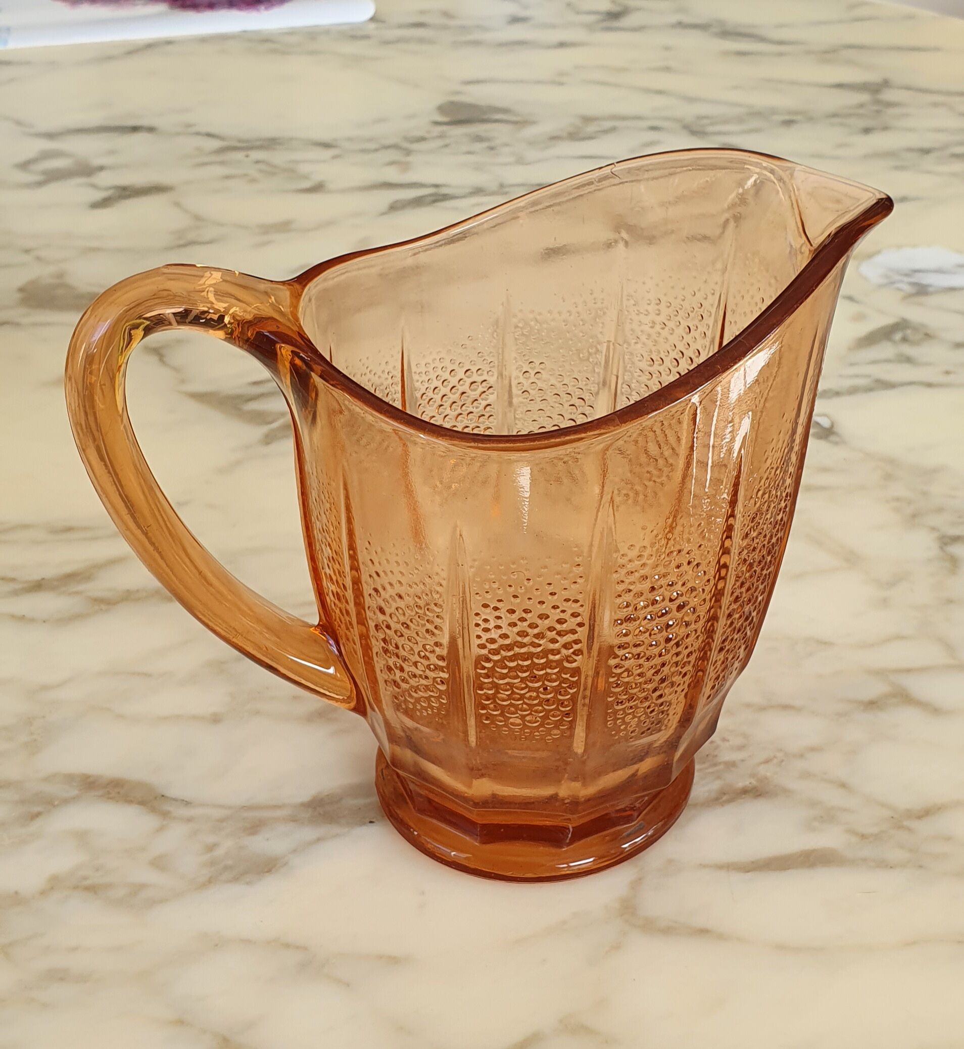 Pichet verre rose 1960