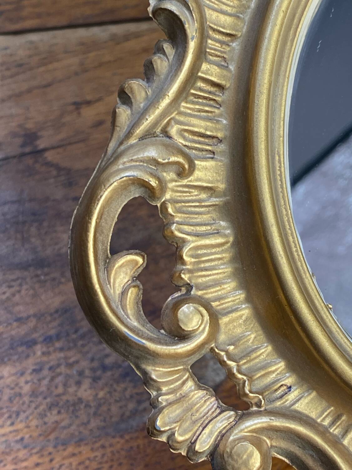 Baroque mirror in resin