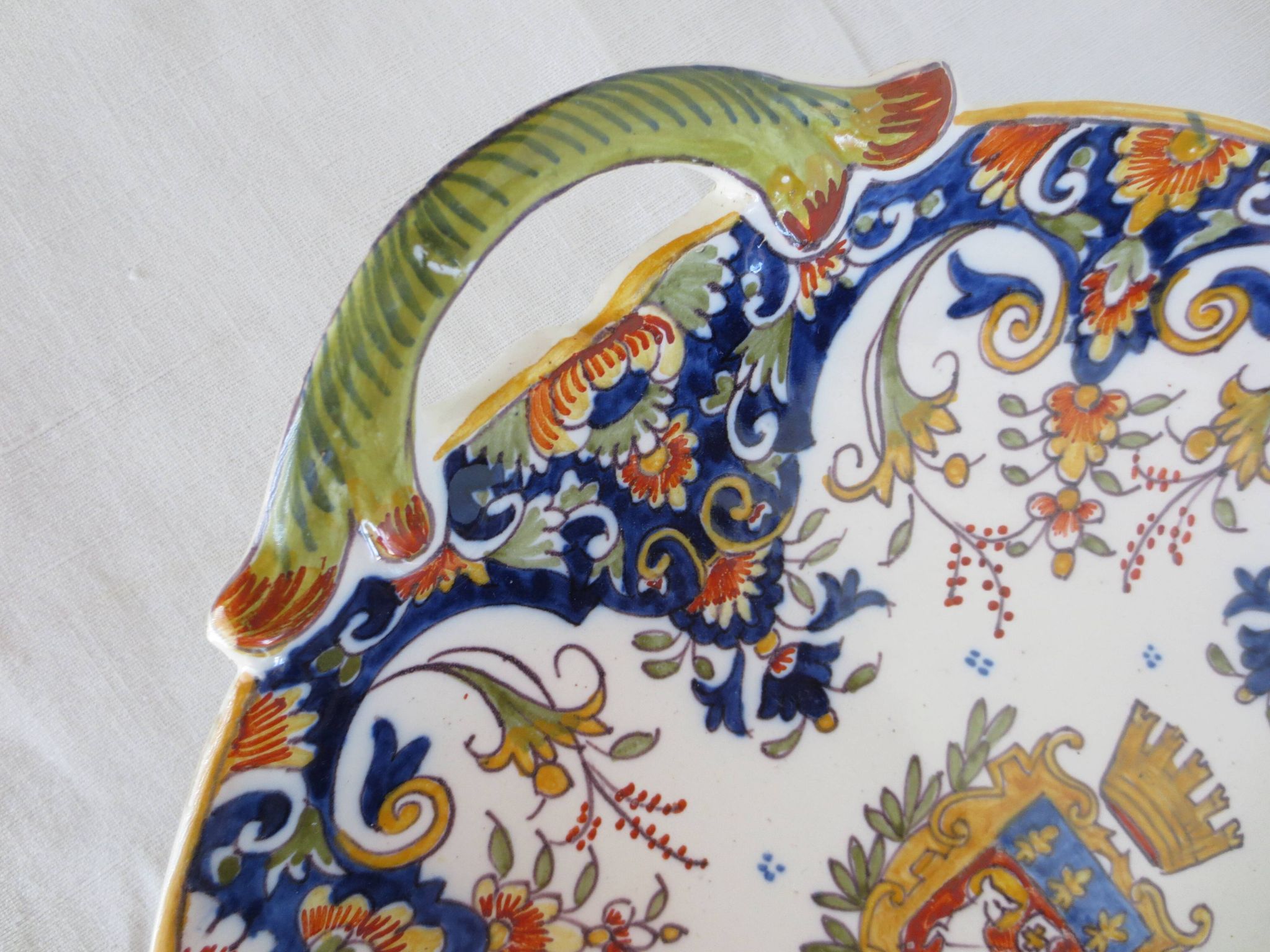 Petit plat avec anses en faience ,décor rouen