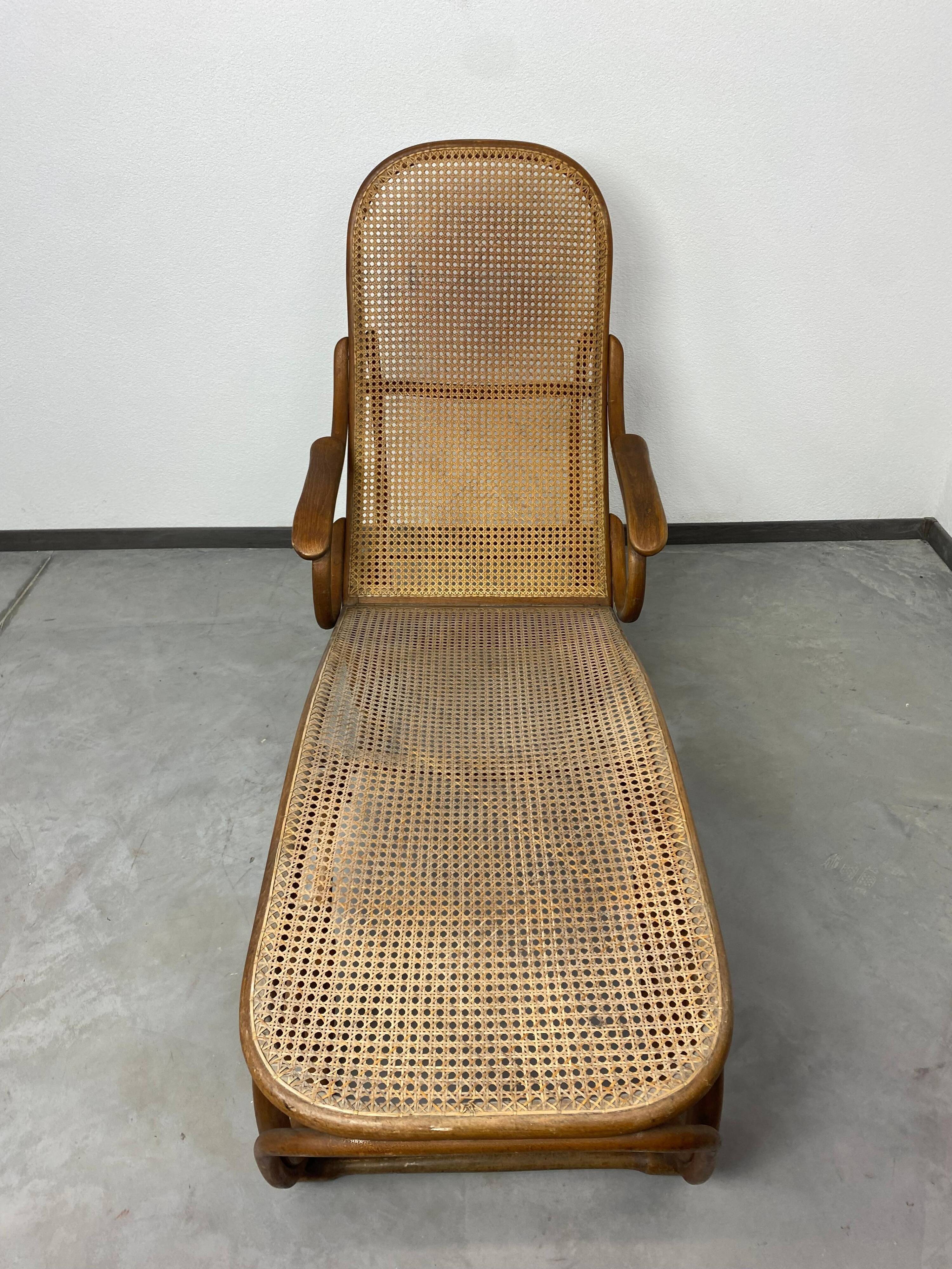 Lit de jour en bois courbé n°2 par Thonet