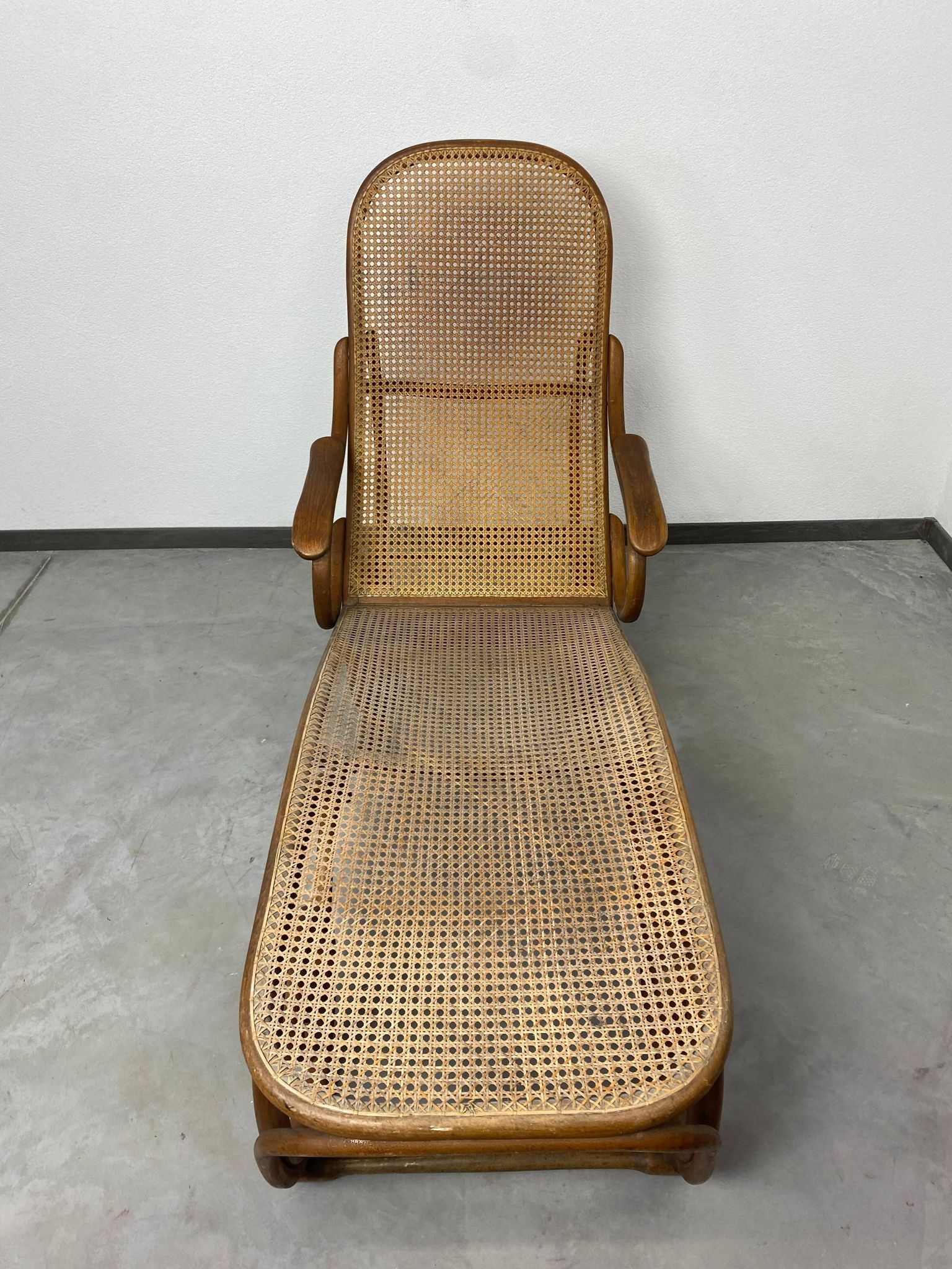 Daybed in curved wood no. 2 by Thonet