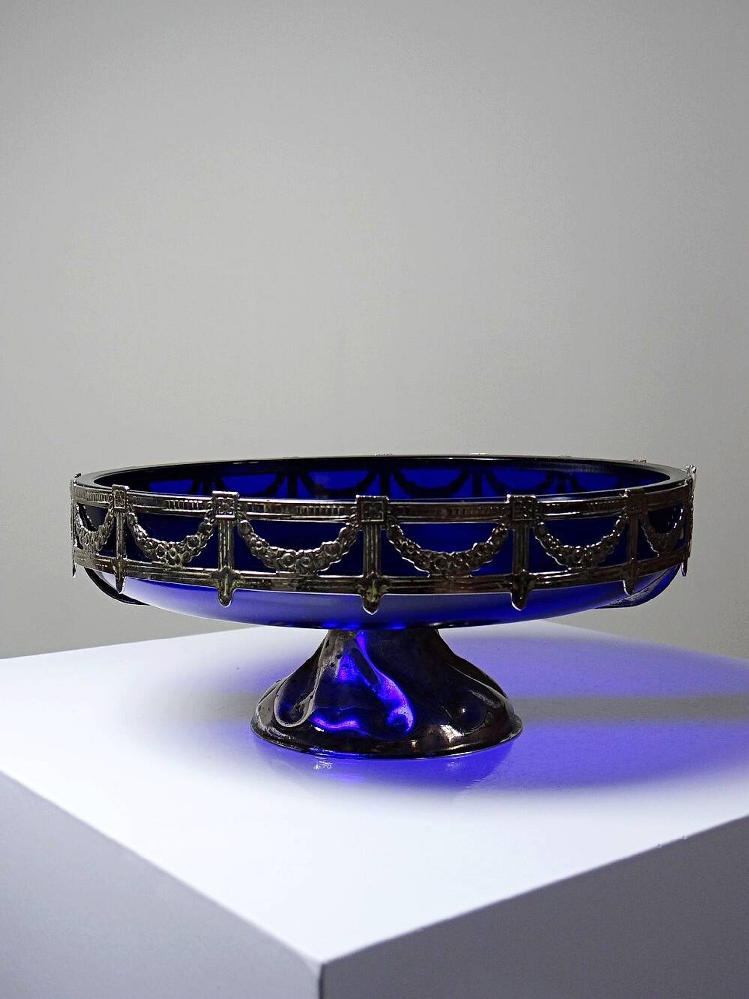 Antique cobalt glass and silver-plated metal bowl, Louis XVI style, circa 1900-1920.