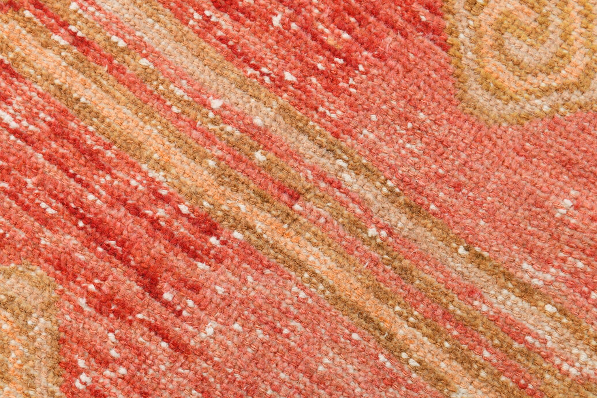 Tapis Couloir Vintage Turc, Rouge Corail, Brun Camel & Beige Géométrique
