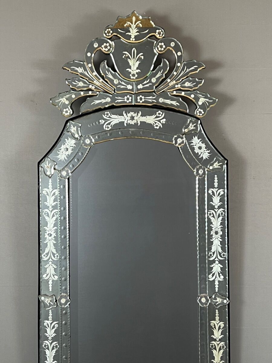 Venetian mirror engraved with floral decoration, 20th century