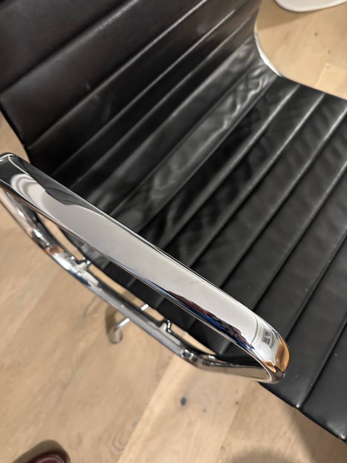 EA 108 Eames armchair, Vitra edition